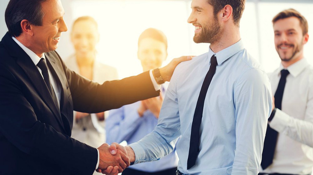 Business people shaking hands | How To Become An Agile Inside Sales Rep | inside sales representative | inside sales