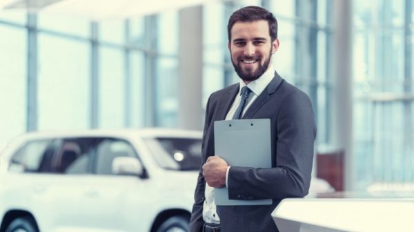 How to Become a Top Performer in Sales (7 Qualities)